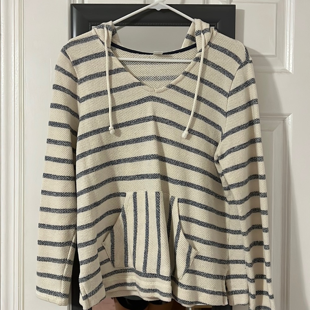Light weight pullover
